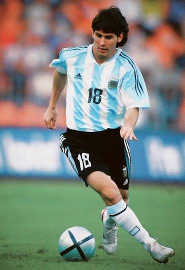 Young Lionel Messi dribbling in the Argentina number 18 shirt